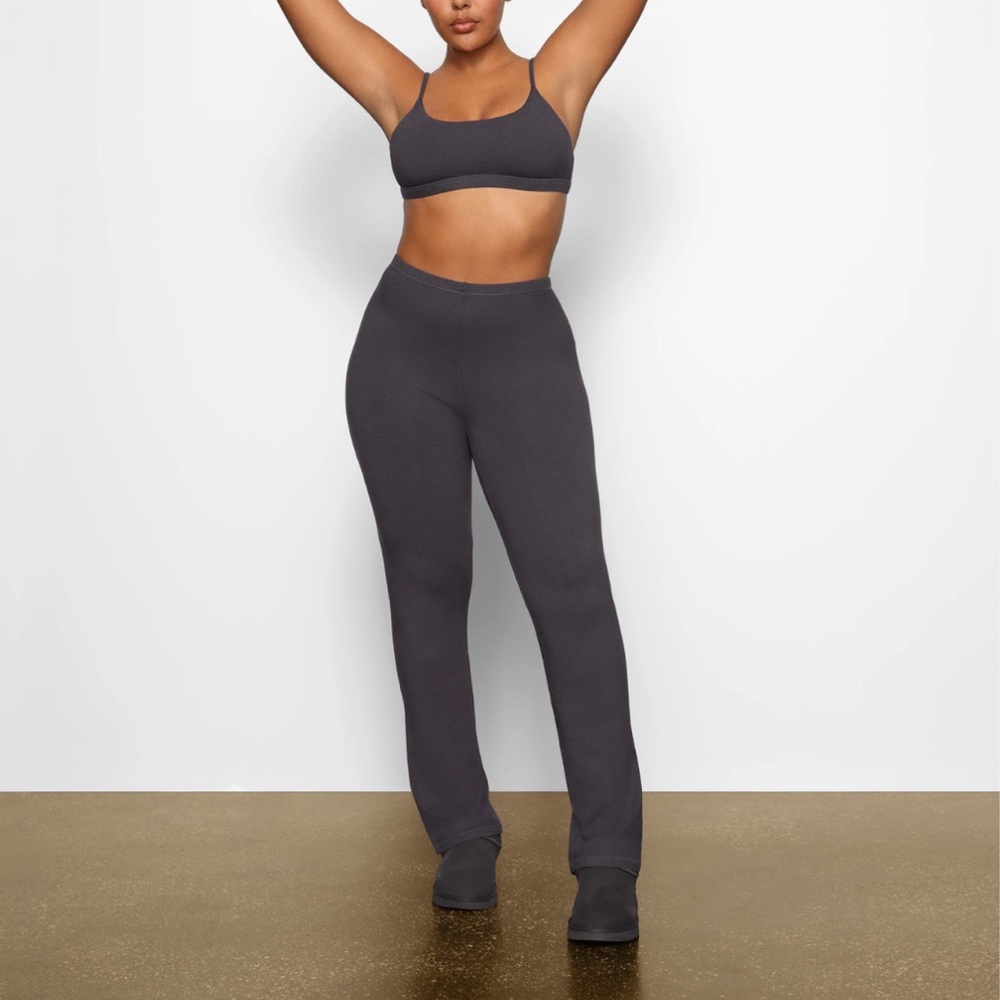 SKIMS OUTDOOR SPLIT HEM LEGGING | ASH - size M